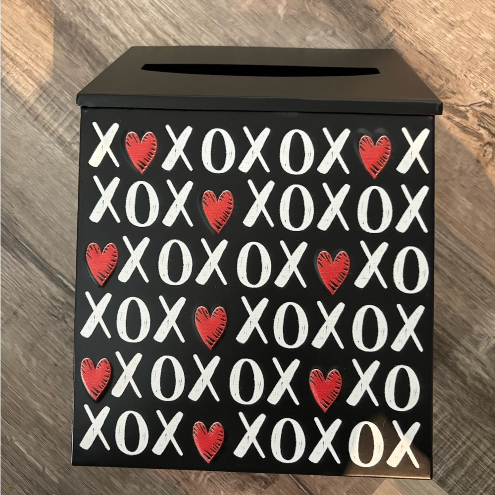 Large metal letter / valentine / card mailbox. NEW